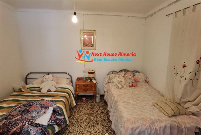 Image No.11-6 Bed Country House for sale