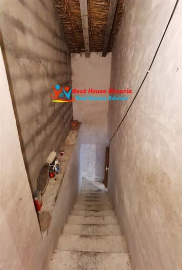 Image No.40-6 Bed Country House for sale