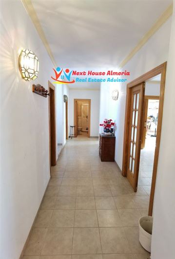 Image No.7-5 Bed Townhouse for sale