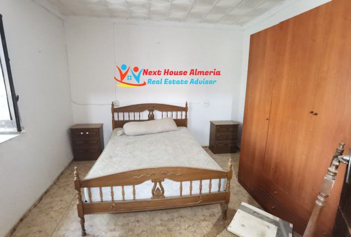 Image No.12-8 Bed Country House for sale