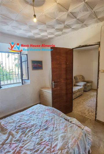 Image No.8-8 Bed Country House for sale