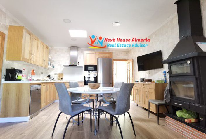 Image No.39-7 Bed Country House for sale