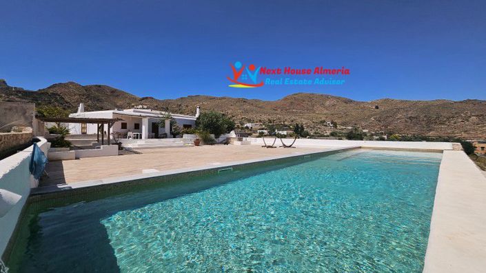 Image No.2-5 Bed Country House for sale