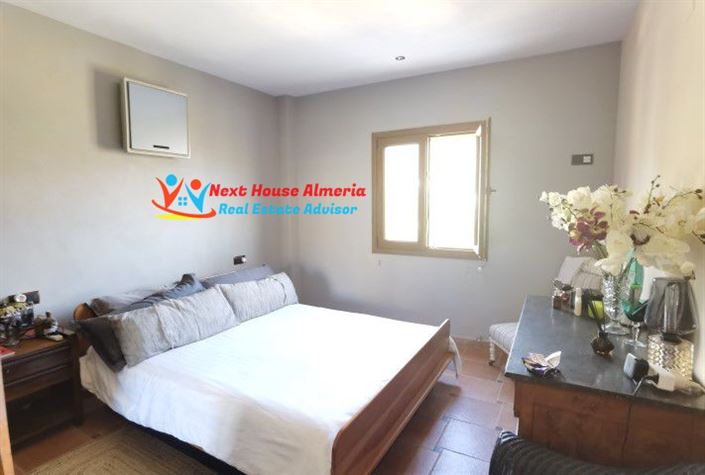 Image No.50-5 Bed Country House for sale