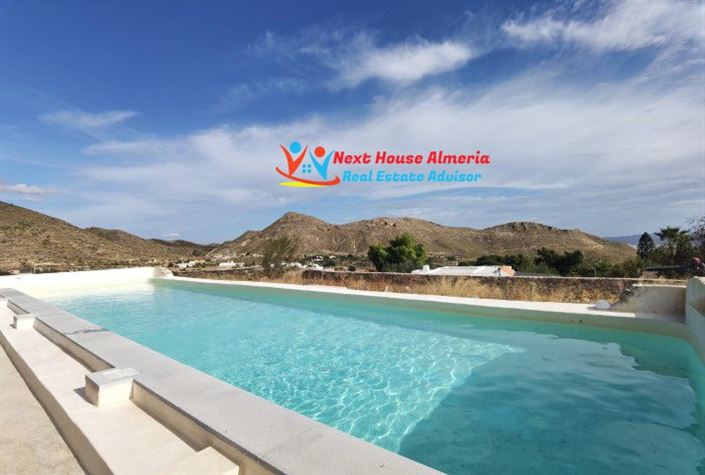 Image No.8-5 Bed Country House for sale