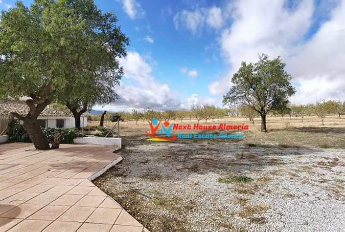 Image No.8-3 Bed Country House for sale