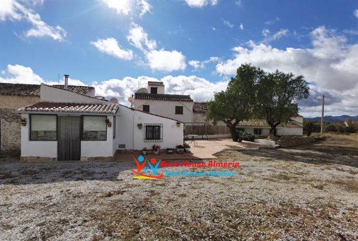 Image No.10-3 Bed Country House for sale