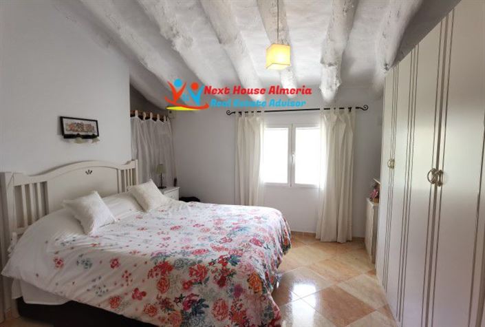 Image No.33-5 Bed Country House for sale