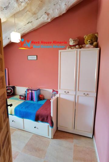 Image No.38-5 Bed Country House for sale