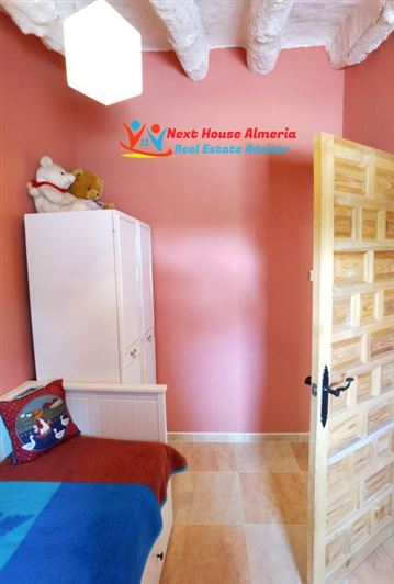 Image No.40-5 Bed Country House for sale