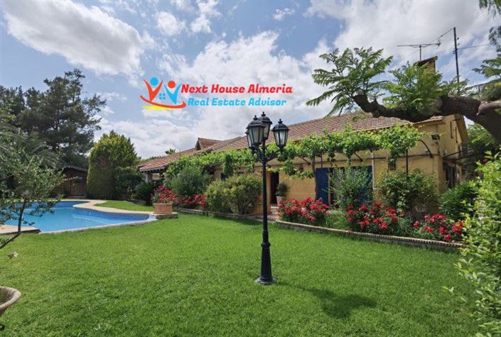 Image No.14-3 Bed Country House for sale