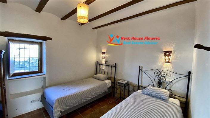 Image No.32-8 Bed Country House for sale