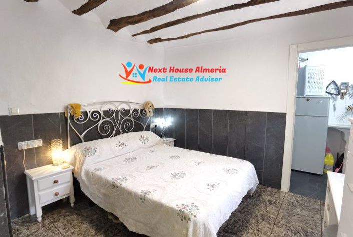 Image No.13-3 Bed Country House for sale