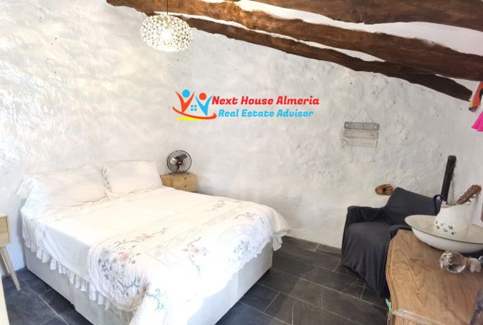 Image No.32-3 Bed Country House for sale