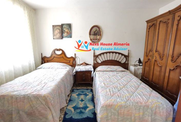 Image No.11-3 Bed Townhouse for sale