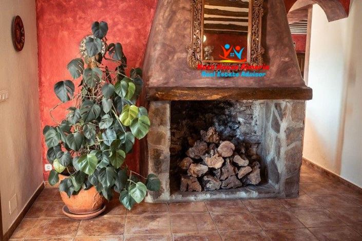 Image No.13-7 Bed Country House for sale