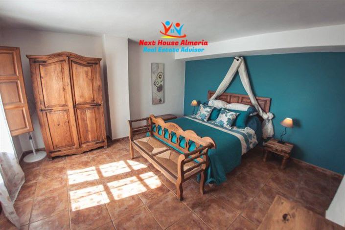 Image No.31-7 Bed Country House for sale