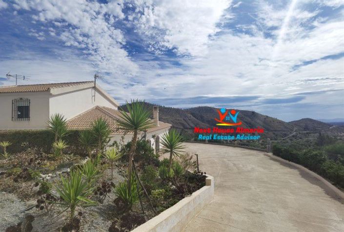 Image No.3-8 Bed Country House for sale