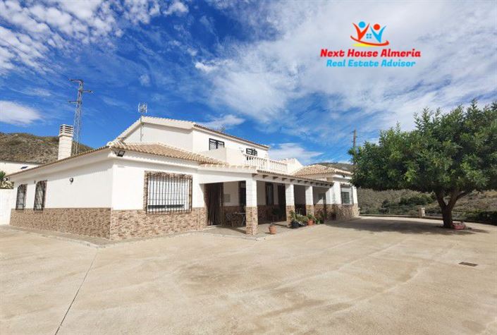 Image No.6-8 Bed Country House for sale