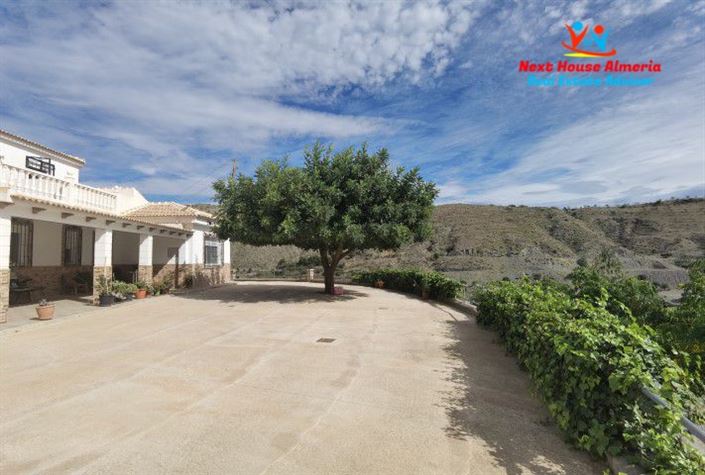 Image No.7-8 Bed Country House for sale