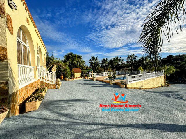 Image No.7-3 Bed Country House for sale