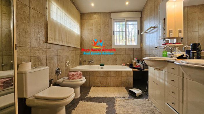 Image No.50-4 Bed Villa for sale