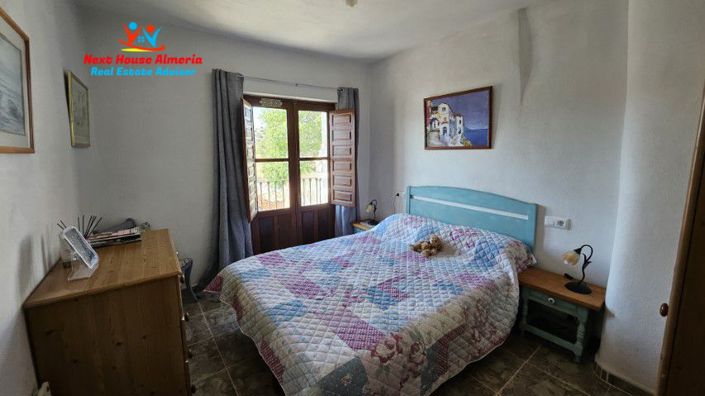 Image No.37-3 Bed Country House for sale