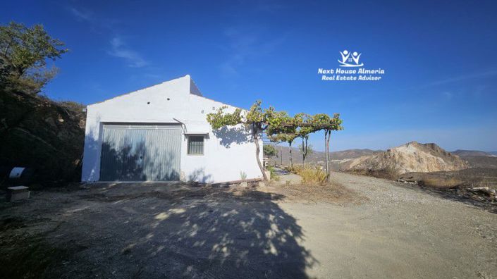 Image No.7-3 Bed Country House for sale