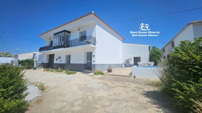 Image No.2-7 Bed Townhouse for sale