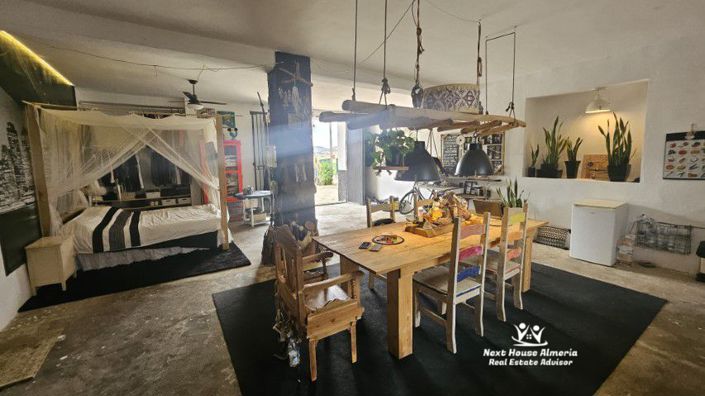 Image No.13-7 Bed Townhouse for sale