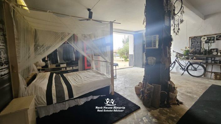 Image No.14-7 Bed Townhouse for sale