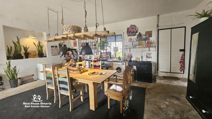 Image No.15-7 Bed Townhouse for sale