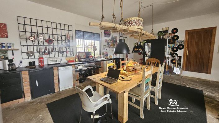 Image No.16-7 Bed Townhouse for sale