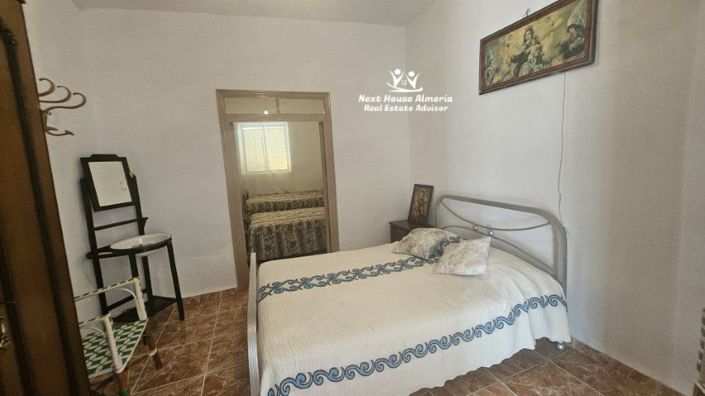 Image No.13-5 Bed Townhouse for sale