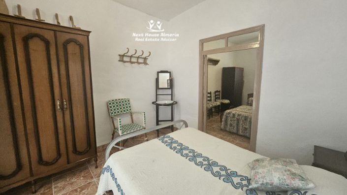 Image No.14-5 Bed Townhouse for sale