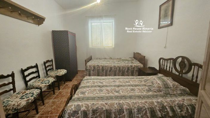 Image No.15-5 Bed Townhouse for sale