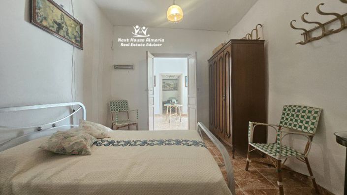 Image No.17-5 Bed Townhouse for sale