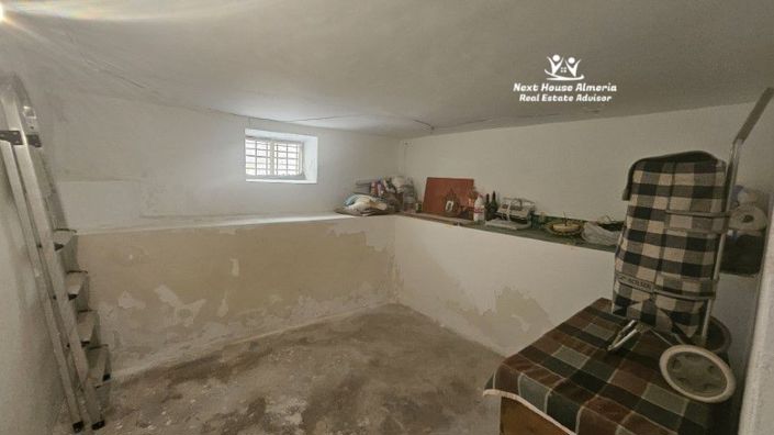 Image No.24-5 Bed Townhouse for sale