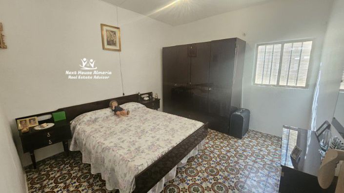 Image No.43-5 Bed Townhouse for sale