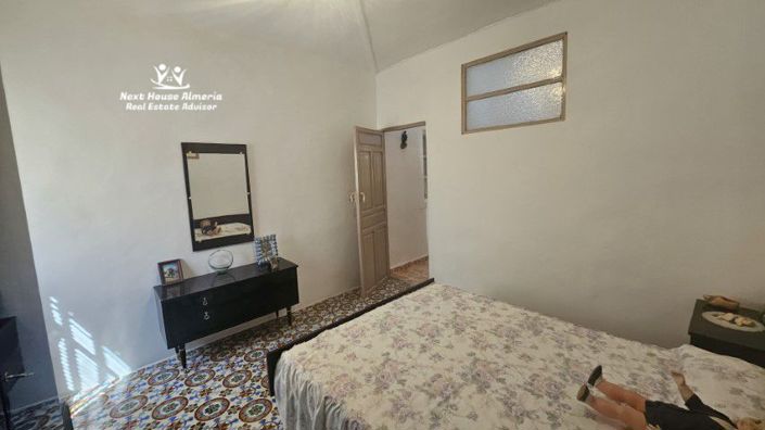 Image No.44-5 Bed Townhouse for sale