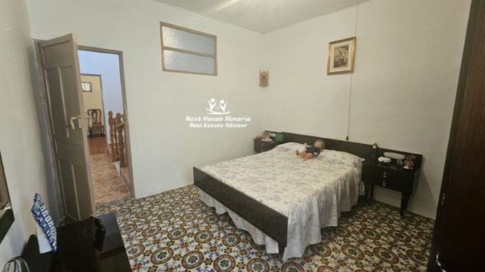 Image No.45-5 Bed Townhouse for sale