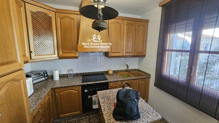 Image No.25-3 Bed Townhouse for sale