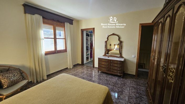 Image No.36-3 Bed Townhouse for sale