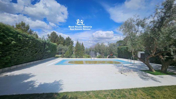 Image No.15-18 Bed Country House for sale