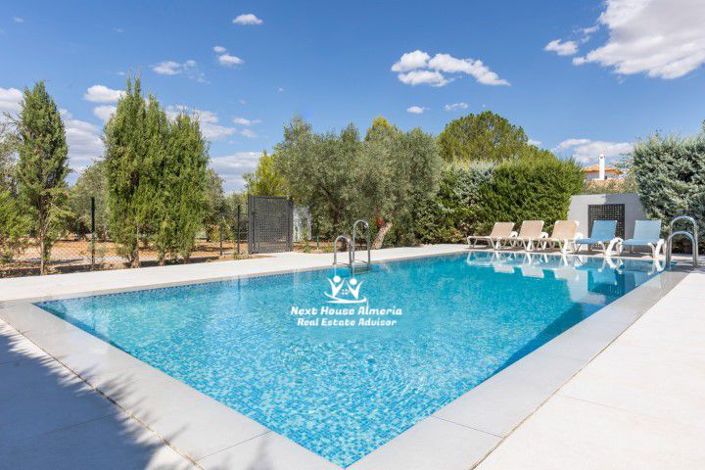 Image No.16-18 Bed Country House for sale