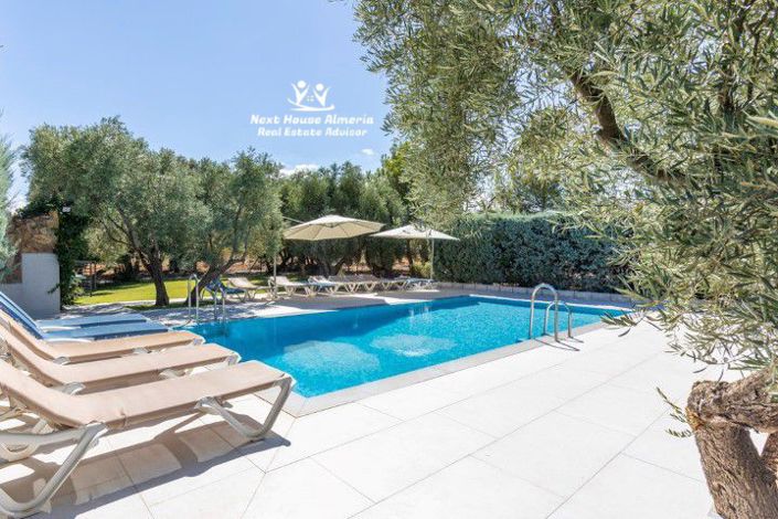 Image No.17-18 Bed Country House for sale