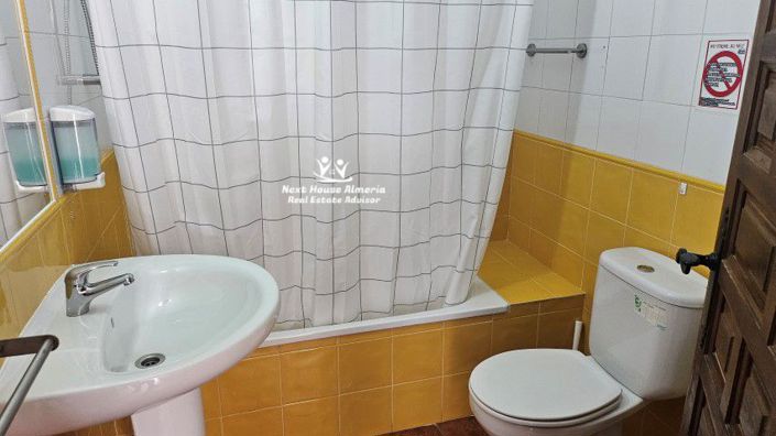 Image No.37-18 Bed Country House for sale