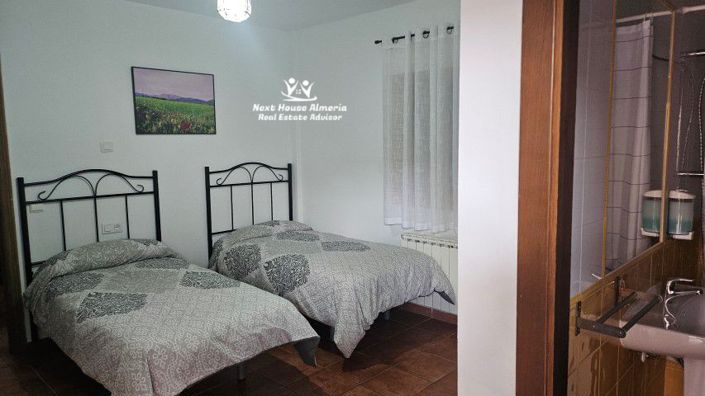 Image No.38-18 Bed Country House for sale