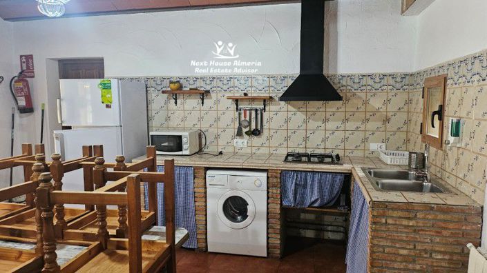 Image No.40-18 Bed Country House for sale