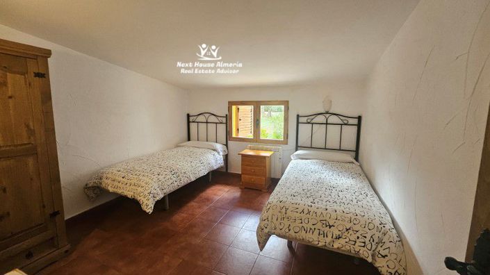 Image No.42-18 Bed Country House for sale